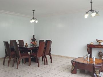 Vendo departamento en Cdla. Kennedy nueva