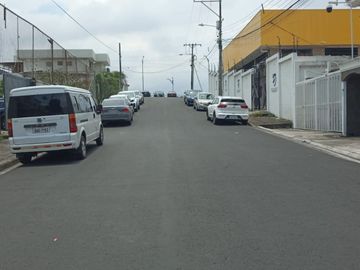 Vendo departamento en Cdla. Kennedy nueva