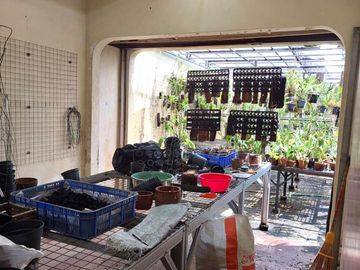 Rumah Hook Luas dan Strategis di Tepi Jalan Lempongsari
