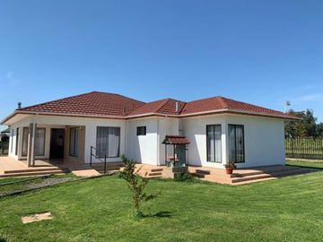 Hermosa casa en condominio sector Santa Rita Pelarco