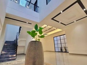 DIJUAL Rumah baru design Colonial Modern di Kertajaya Indah