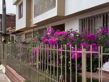 SE VENDE CASA MULTIFAMILIR DE TRES PISOS CON TERRAZA. BARRIO FÁTIMA, TULUÁ (VALLE).