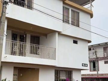 SE VENDE CASA MULTIFAMILIR DE TRES PISOS CON TERRAZA. BARRIO FÁTIMA, TULUÁ (VALLE).