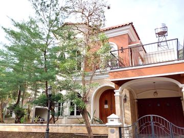 Rumah Hook Mewah di Casa Grande Residence