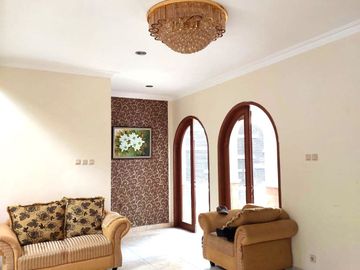 Rumah Hook Mewah di Casa Grande Residence