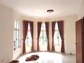 Rumah Hook Mewah di Casa Grande Residence