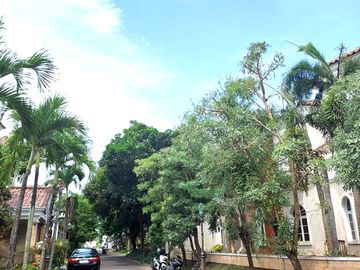 Rumah Hook Mewah di Casa Grande Residence
