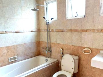 Rumah Hook Mewah di Casa Grande Residence