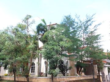 Rumah Hook Mewah di Casa Grande Residence