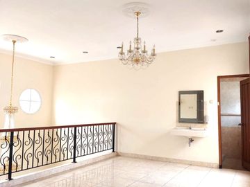 Rumah Hook Mewah di Casa Grande Residence