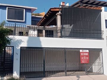 Parte baja del fraccionamiento a tres calles de  Bernardo Quintana