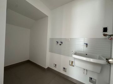 EN VENTA TRIPLEX 303 DE ESTRENO EN Ca. Aster, SURCO !ENTREGA INMEDIATA!