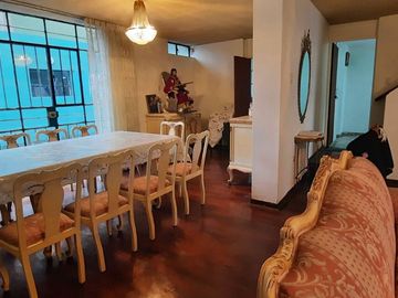 Vendo Esplendida Casa Remodelada en La Pista Aux. de La Av (Ex. Colonial)