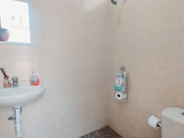 Departamento En Primer Piso Con Capacidad Para 2 Autos , Frente A Parque Anguila En Chorrillos