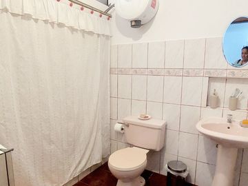 Departamento En Primer Piso Con Capacidad Para 2 Autos , Frente A Parque Anguila En Chorrillos