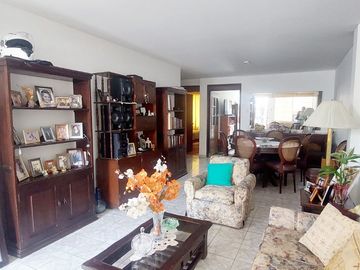 Departamento En Primer Piso Con Capacidad Para 2 Autos , Frente A Parque Anguila En Chorrillos