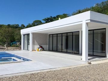 VENDO HERMOSA CASA CAMPESTRE PARA ESTRENAR EN VILLETA CUNDINAMARCA