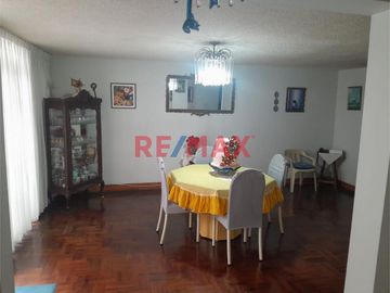 VENTA DE CASA 3 PISOS - BELLAVISTA- CALLAO