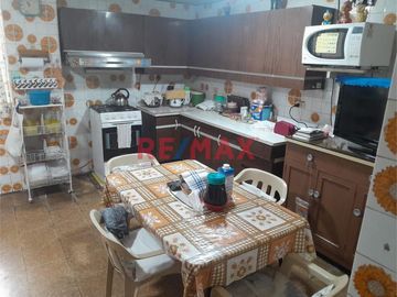 VENTA DE CASA 3 PISOS - BELLAVISTA- CALLAO
