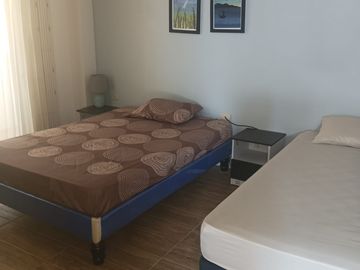 CASA DE DEPARTAMENTOS CON PISCINA EN VENTA EN CRUCITA A POCOS METROS DEL MALECÓN