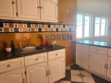 CASA EN VENTA EN VILLAS DE IRAPUATO CON DOS DEPARTAMENTOS ADJUNTOS