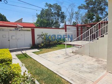 CASA EN VENTA EN VILLAS DE IRAPUATO CON DOS DEPARTAMENTOS ADJUNTOS