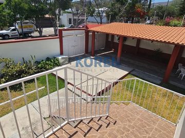 CASA EN VENTA EN VILLAS DE IRAPUATO CON DOS DEPARTAMENTOS ADJUNTOS