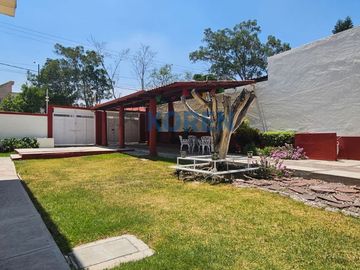 CASA EN VENTA EN VILLAS DE IRAPUATO CON DOS DEPARTAMENTOS ADJUNTOS