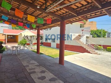 CASA EN VENTA EN VILLAS DE IRAPUATO CON DOS DEPARTAMENTOS ADJUNTOS