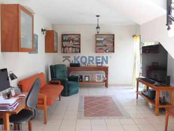 CASA EN VENTA EN VILLAS DE IRAPUATO CON DOS DEPARTAMENTOS ADJUNTOS
