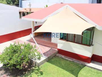 CASA EN VENTA EN VILLAS DE IRAPUATO CON DOS DEPARTAMENTOS ADJUNTOS