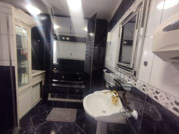 VENTA DEPARTAMENTO 1ER PISO ALTO EN URDESA 3 DORM (VIVI)