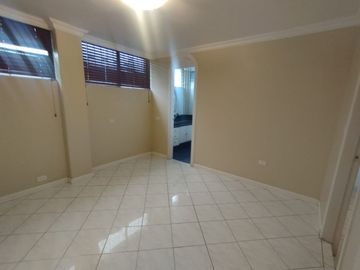 VENTA DEPARTAMENTO 1ER PISO ALTO EN URDESA 3 DORM (VIVI)