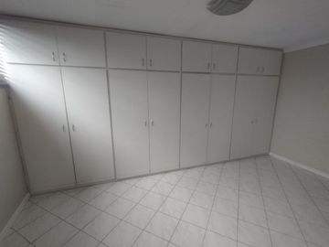 VENTA DEPARTAMENTO 1ER PISO ALTO EN URDESA 3 DORM (VIVI)