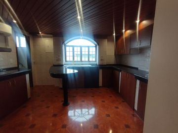 VENTA DEPARTAMENTO 1ER PISO ALTO EN URDESA 3 DORM (VIVI)