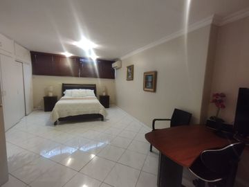 VENTA DEPARTAMENTO 1ER PISO ALTO EN URDESA 3 DORM (VIVI)