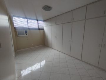 VENTA DEPARTAMENTO 1ER PISO ALTO EN URDESA 3 DORM (VIVI)