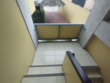 VENTA DEPARTAMENTO 1ER PISO ALTO EN URDESA 3 DORM (VIVI)