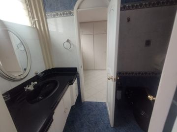 VENTA DEPARTAMENTO 1ER PISO ALTO EN URDESA 3 DORM (VIVI)