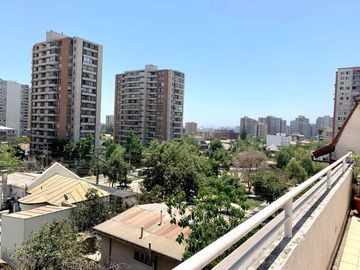 Se Vende Departamento, remodelado, Metro Lo Vial, 2 Dormitorios 1 Oficina 2 Baños Cocina cerrada Estacionamiento y Bodega