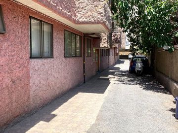 Se Vende Departamento, remodelado, Metro Lo Vial, 2 Dormitorios 1 Oficina 2 Baños Cocina cerrada Estacionamiento y Bodega