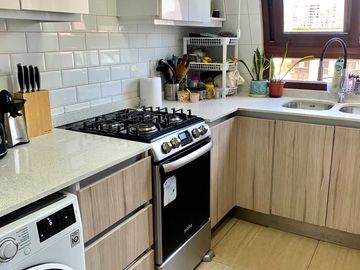 Se Vende Departamento, remodelado, Metro Lo Vial, 2 Dormitorios 1 Oficina 2 Baños Cocina cerrada Estacionamiento y Bodega