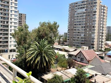 Se Vende Departamento, remodelado, Metro Lo Vial, 2 Dormitorios 1 Oficina 2 Baños Cocina cerrada Estacionamiento y Bodega