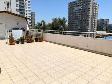 Se Vende Departamento, remodelado, Metro Lo Vial, 2 Dormitorios 1 Oficina 2 Baños Cocina cerrada Estacionamiento y Bodega
