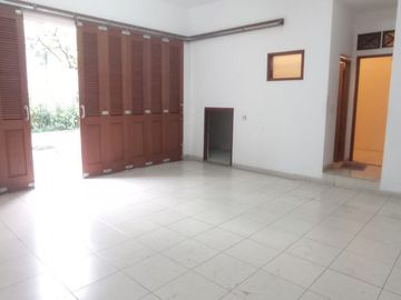 House with Garden & Pool For Rent, at Kemang South Jakarta
