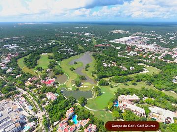 Casa de 4 recamaras con alberca privada, acceso al mar 2 departamentos independientes en venta en Playacar Fase 2.