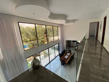 Casa de 4 recamaras con alberca privada, acceso al mar 2 departamentos independientes en venta en Playacar Fase 2.