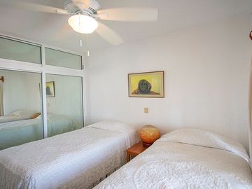 VENTA- Departamento frente al mar en Playa Escondida, Mazatlan