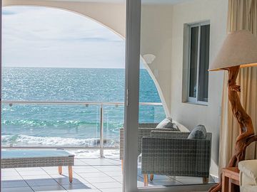 VENTA- Departamento frente al mar en Playa Escondida, Mazatlan