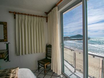 VENTA- Departamento frente al mar en Playa Escondida, Mazatlan